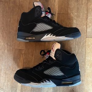 Jordan 5 metallic lightly worn